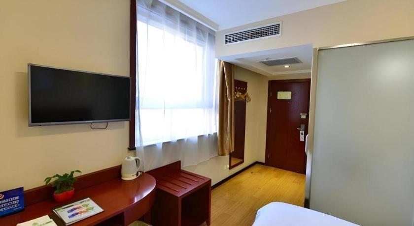 Hotel Greentree West Railway Station North Square 3*
