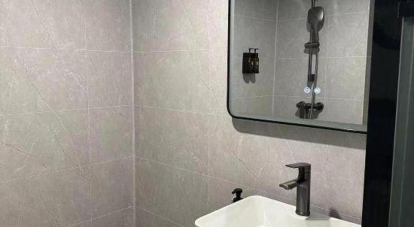 Greentree West Railway Station North Square Hotel 3*