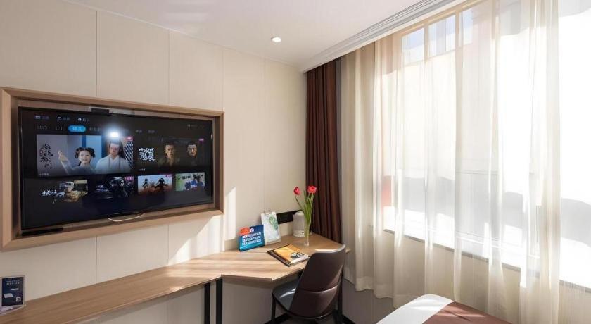 Hotel Greentree West Railway Station North Square 3*