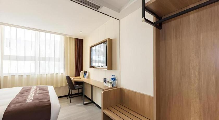 Greentree West Railway Station North Square 3* Peking (Beijing)