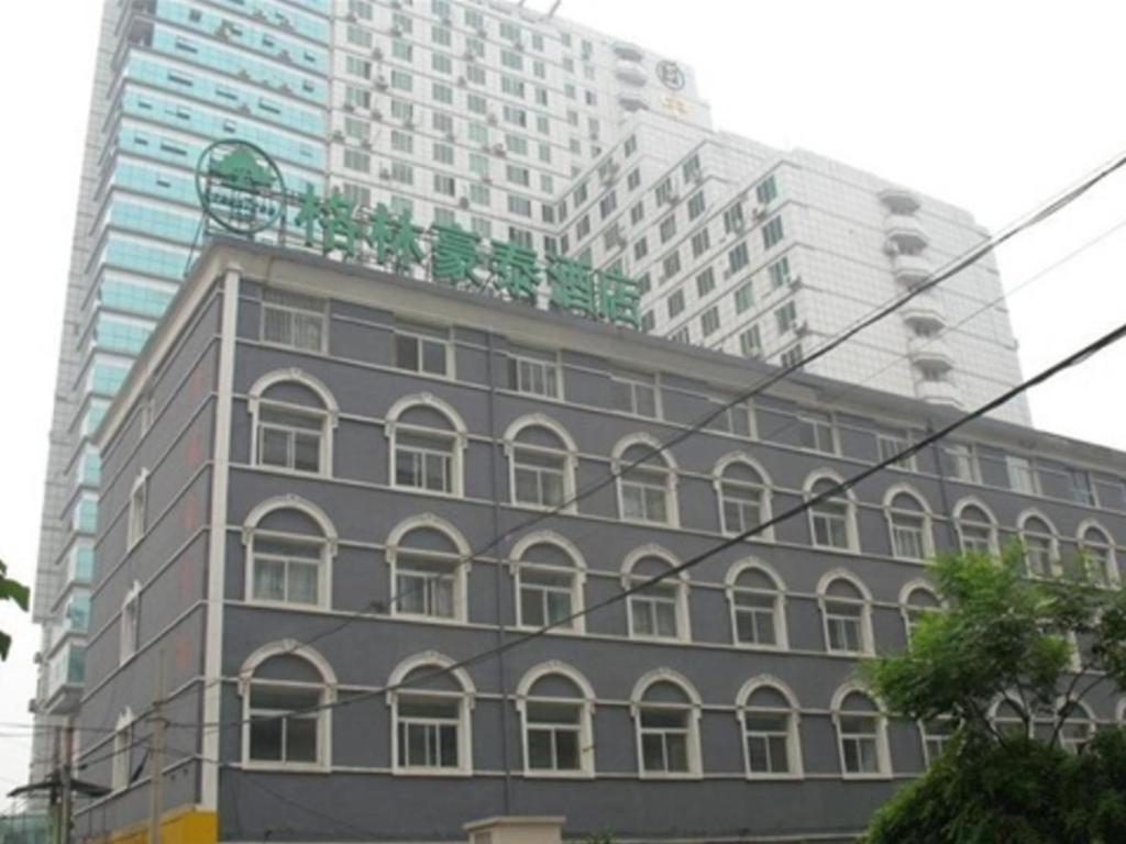 Greentree West Railway Station North Square 3*