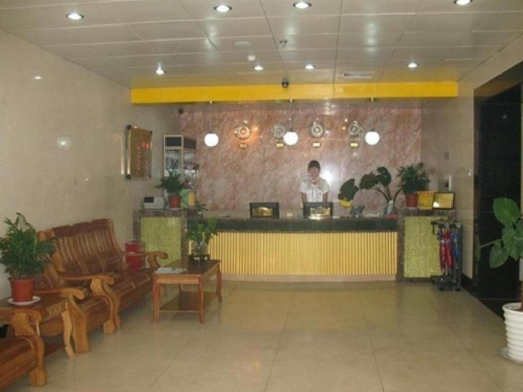 Greentree West Railway Station North Square 3*