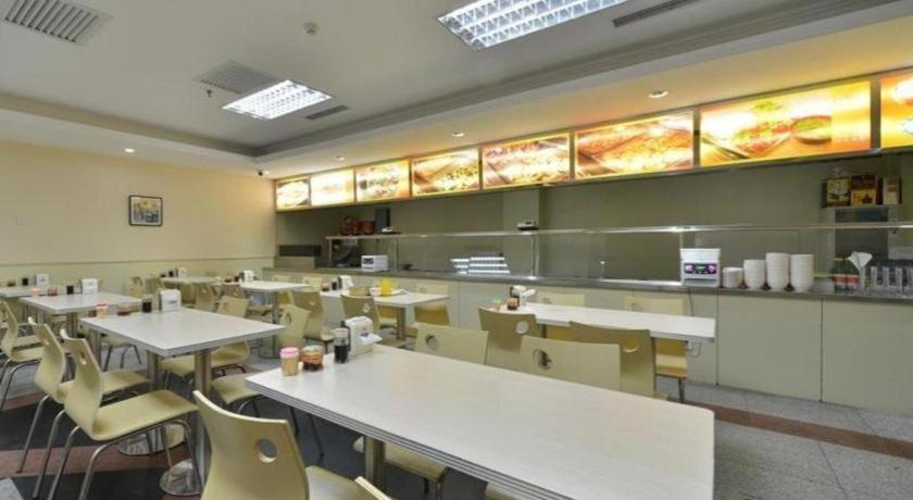 Hotel Greentree West Railway Station North Square 3*
